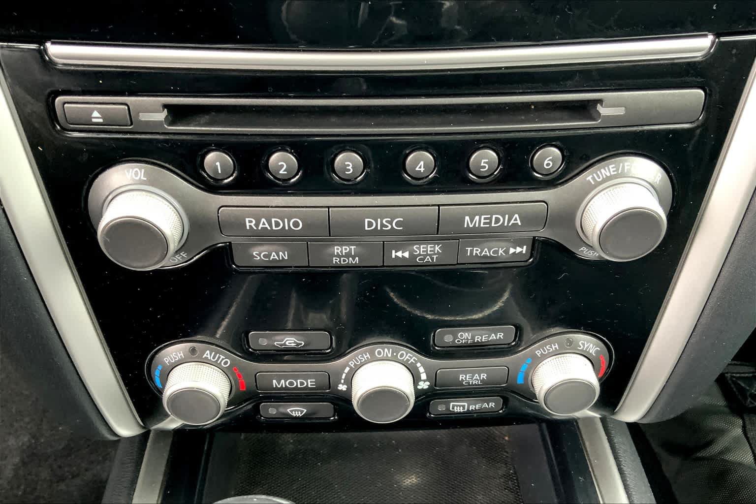 Used 2020 Nissan Pathfinder SV FWD image 32