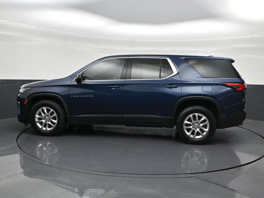 Used 2023 Chevrolet Traverse LS FWD image 2