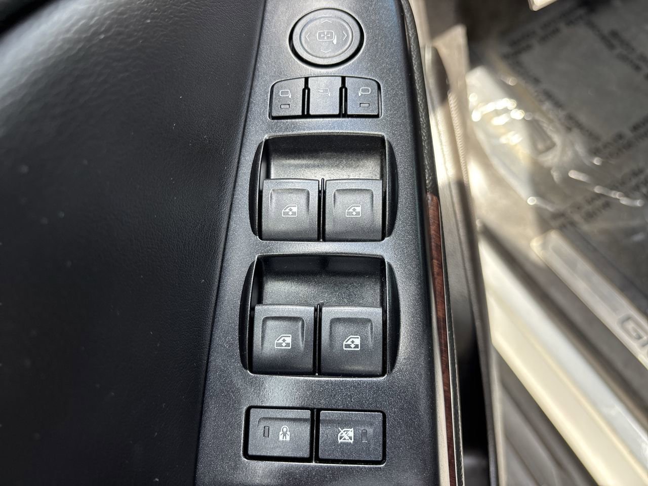 Used 2018 GMC Yukon SLT AWD/4WD image 17