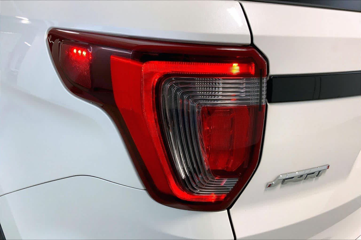Used 2017 Ford Explorer Sport AWD/4WD image 28