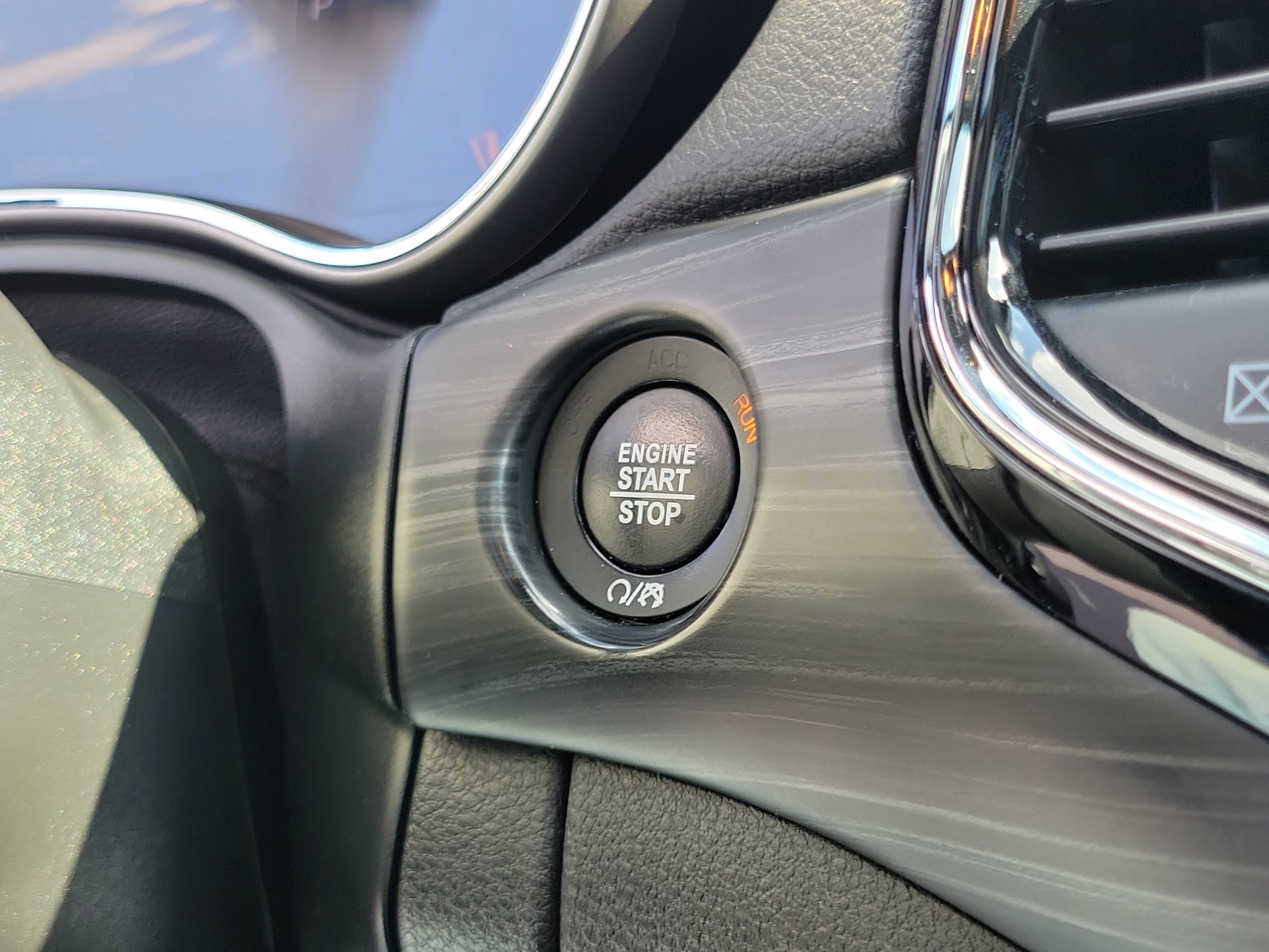 Used 2020 Jeep Grand Cherokee Altitude image 28