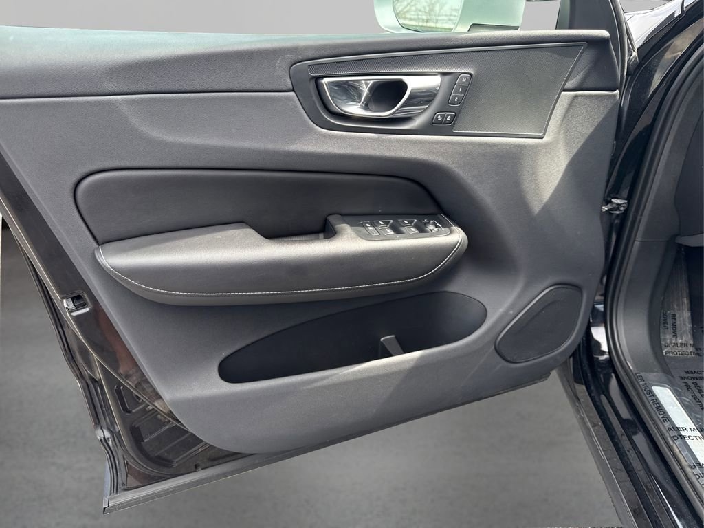 Used 2018 Volvo XC60 T5 R-Design w/ Convenience Package image 26