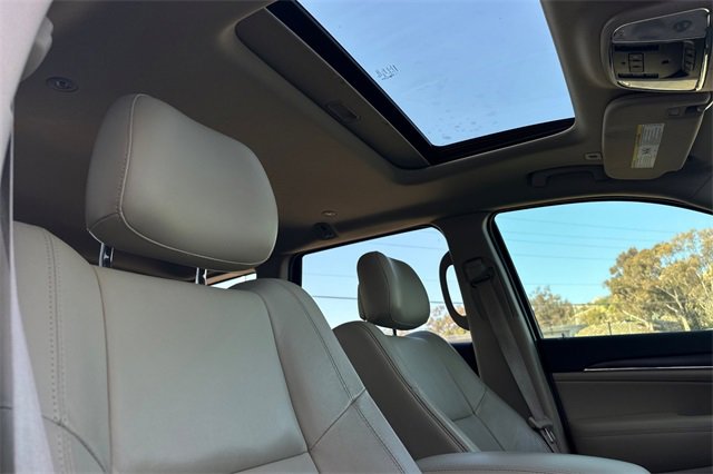 Used 2018 Jeep Grand Cherokee Limited w/ Trailer Tow Group IV image 19