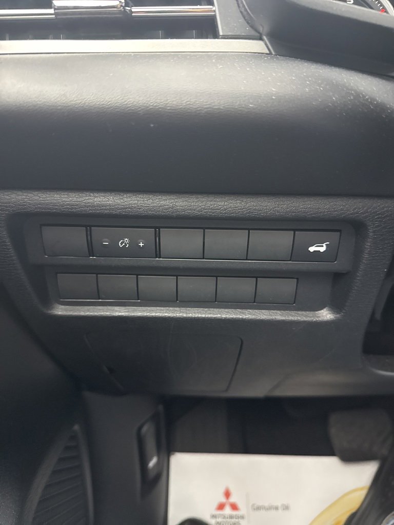 Used 2024 Mitsubishi Outlander SE image 18