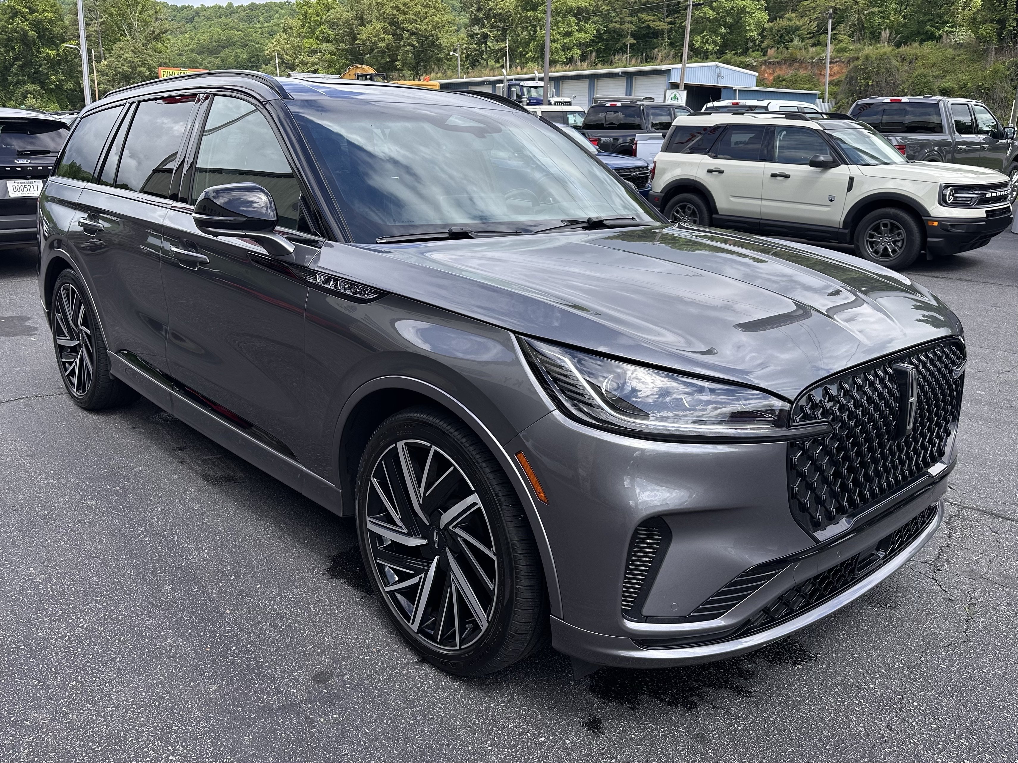 Used 2025 Lincoln Aviator Black Label w/ Jet Appearance Package AWD/4WD image 4