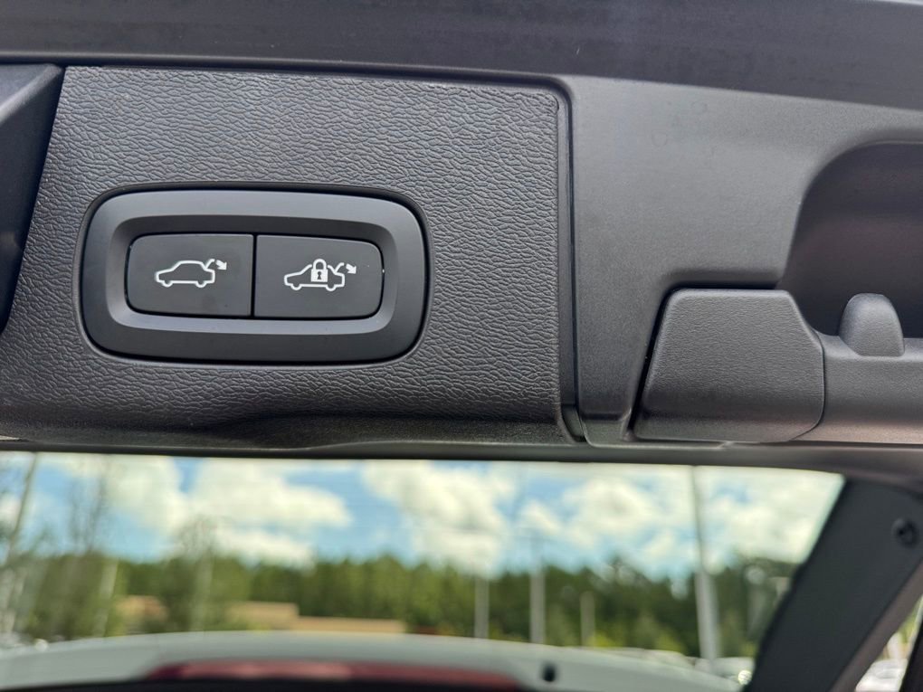 Used 2023 Volvo XC60 B5 Plus image 15