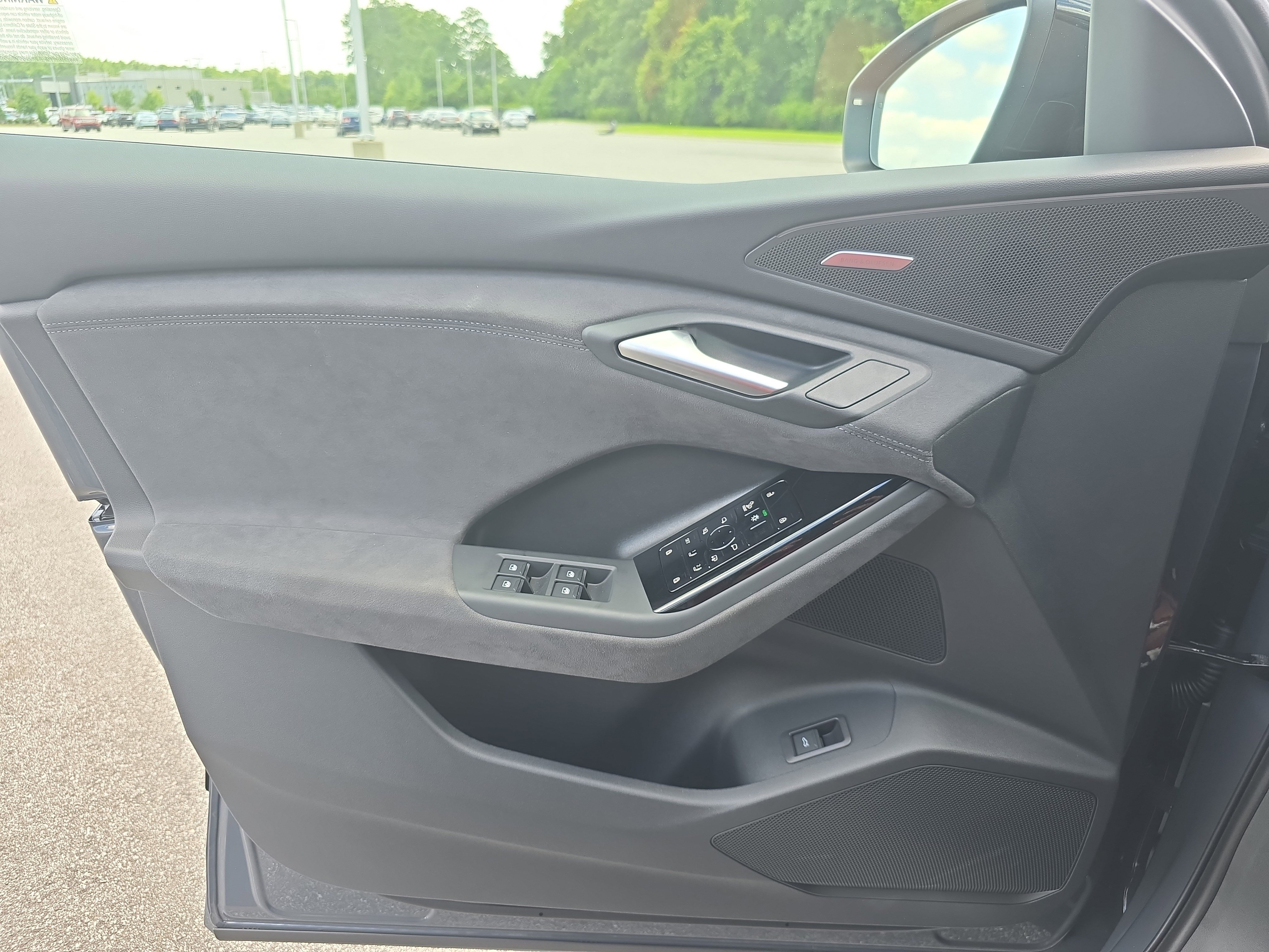 New 2025 Audi SQ6 e-tron Prestige image 25