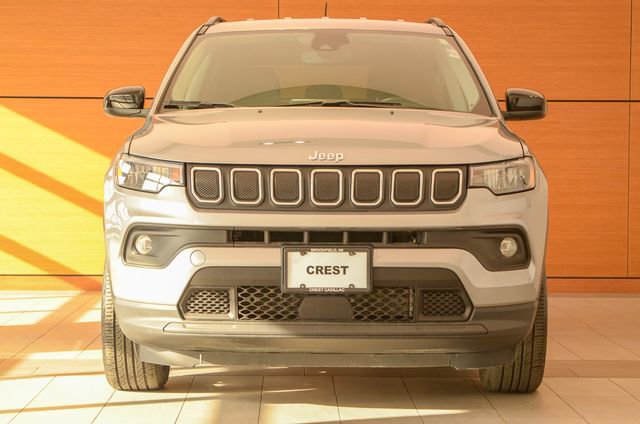 Used 2022 Jeep Compass Latitude image 2