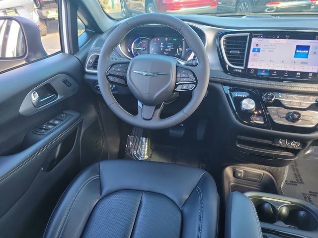 New 2023 Chrysler Pacifica Touring-L w/ S Appearance Package FWD image 11