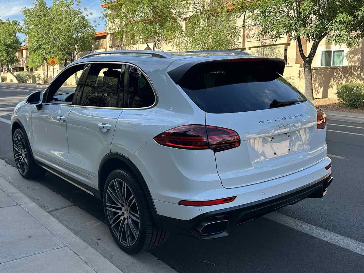 Used 2016 Porsche Cayenne AWD/4WD image 6