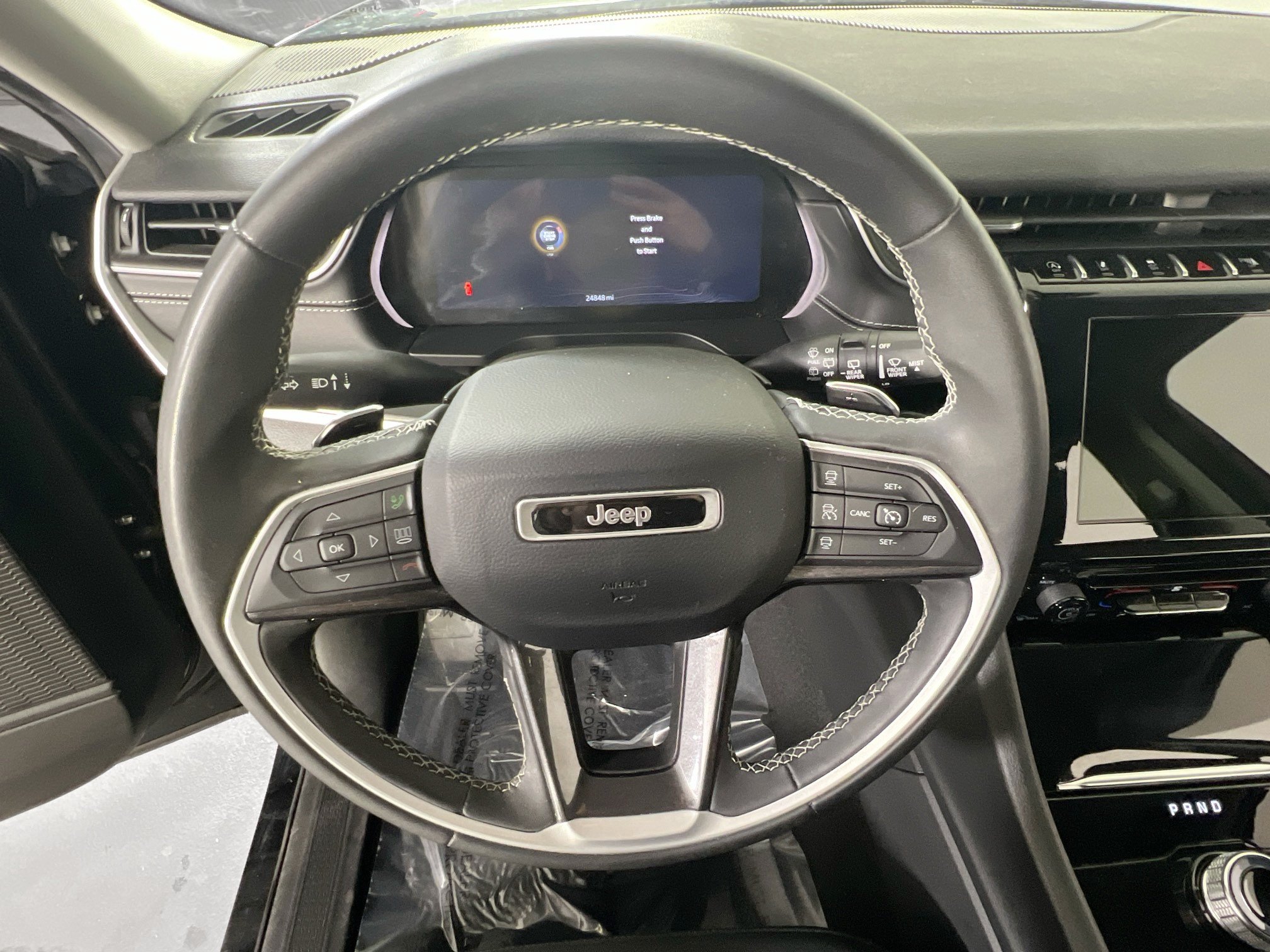 Used 2023 Jeep Grand Cherokee Laredo AWD/4WD image 11