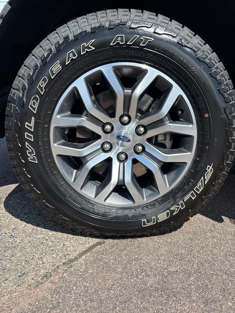 Used 2022 Ford F150 Lariat w/ FX4 Off-Road Package AWD/4WD image 9