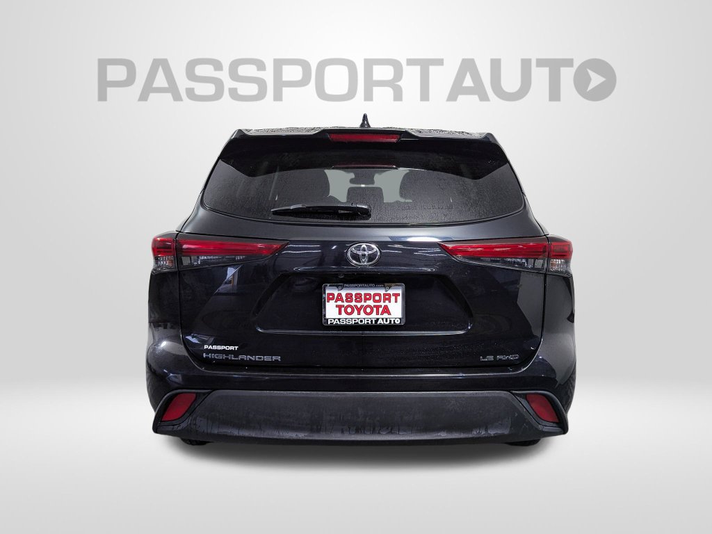 Used 2021 Toyota Highlander LE AWD/4WD image 7