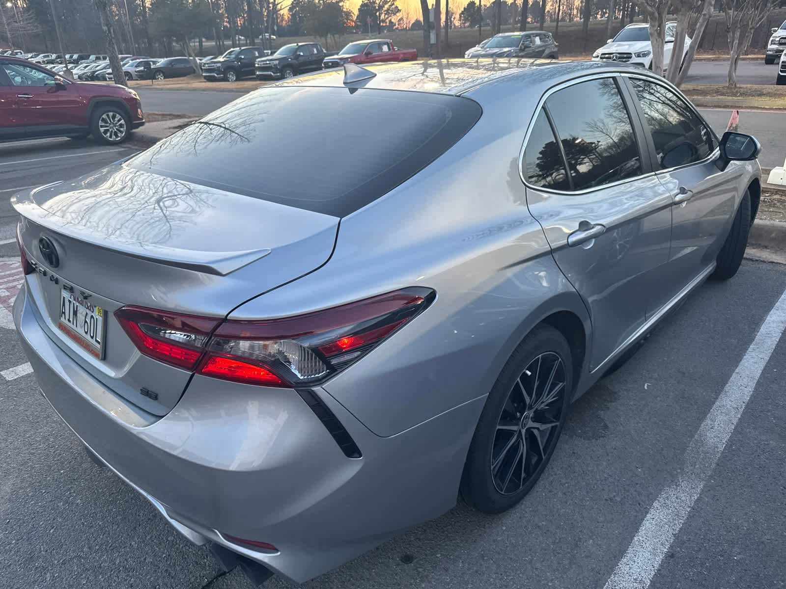 Used 2022 Toyota Camry SE image 4