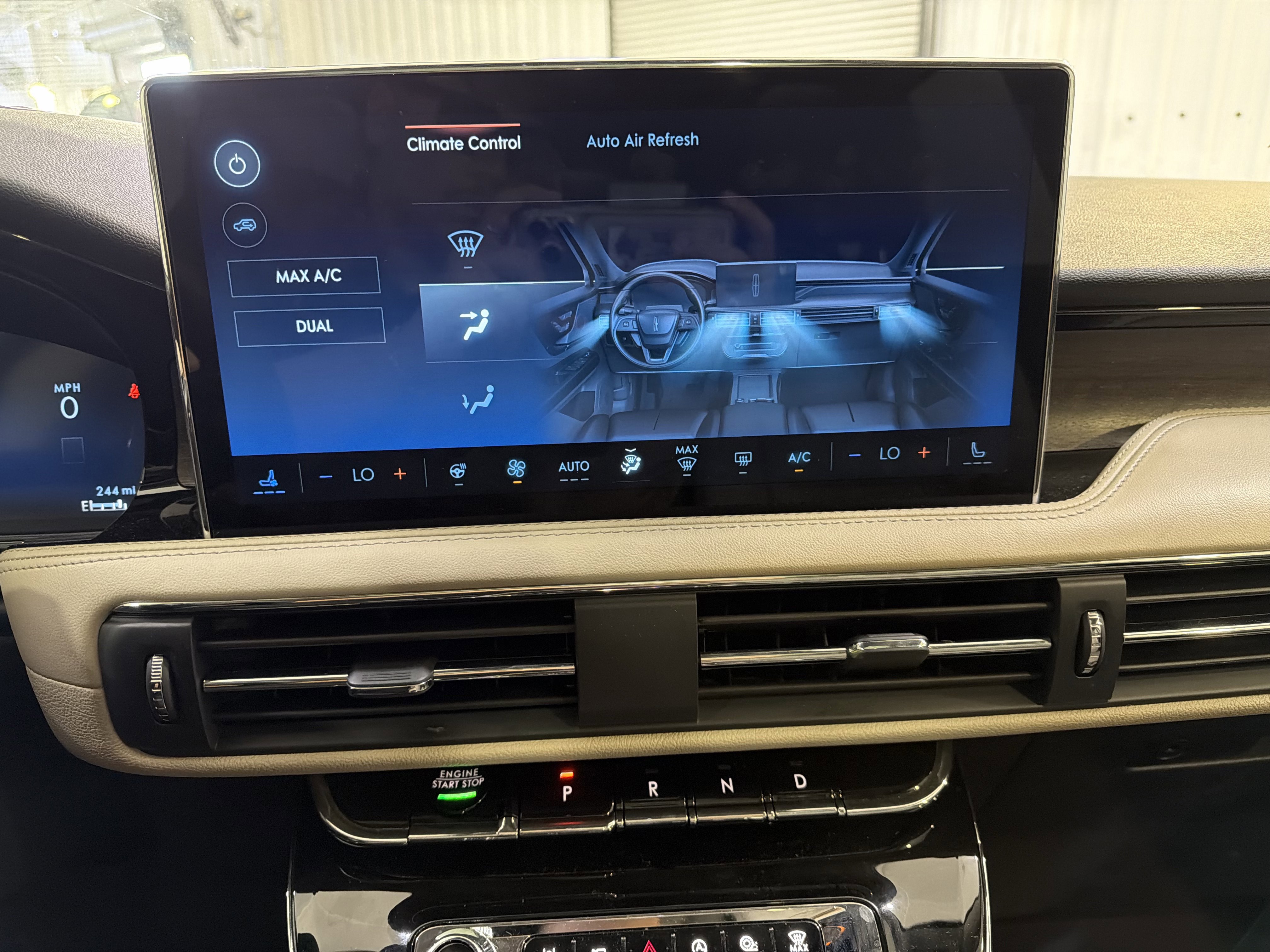 Used 2025 Lincoln Corsair Reserve w/ Equipment Group 202A AWD/4WD image 17
