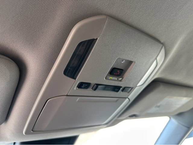 Used 2024 Toyota Highlander LE FWD image 9