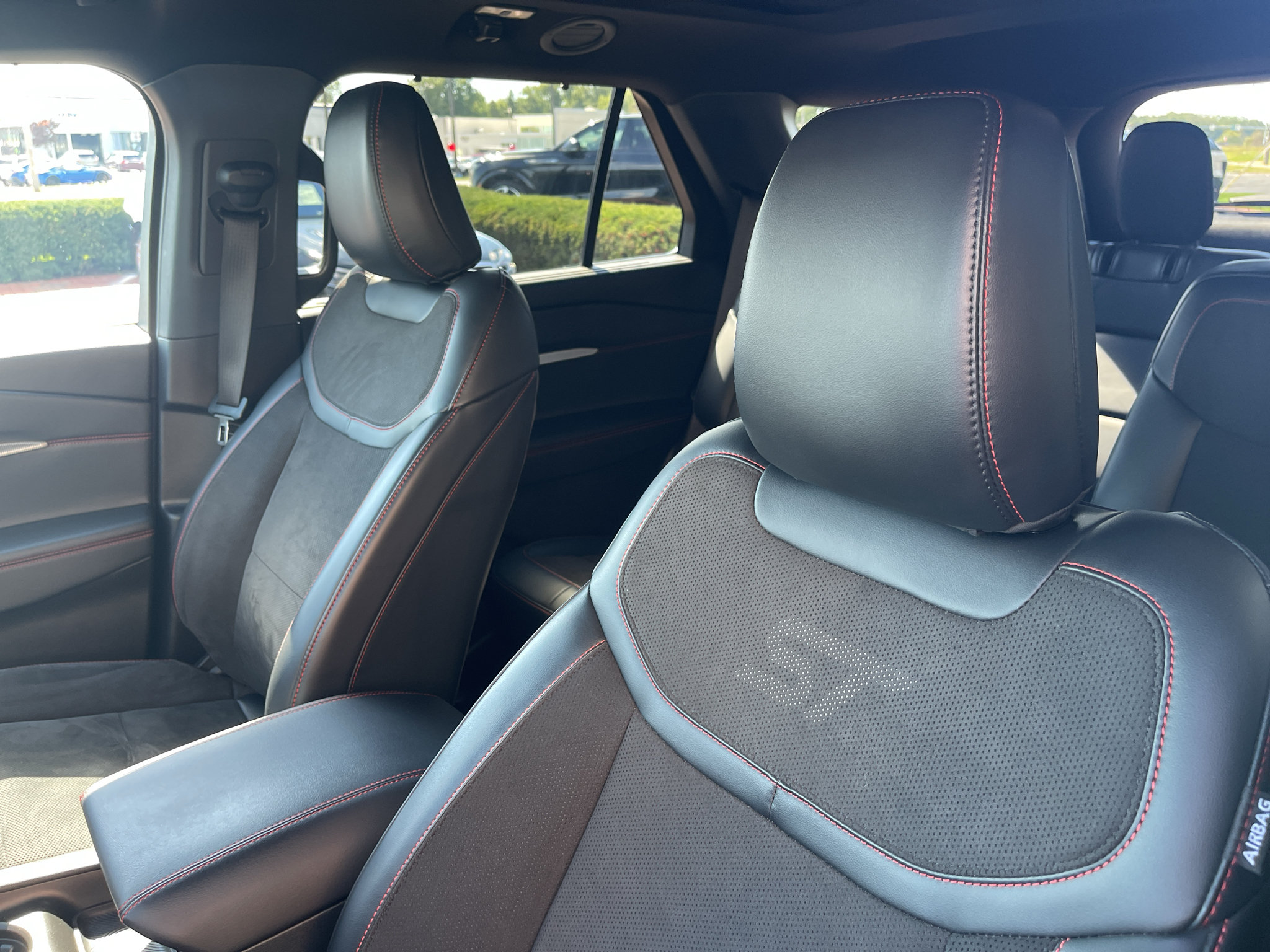 Used 2025 Ford Explorer ST AWD/4WD image 17