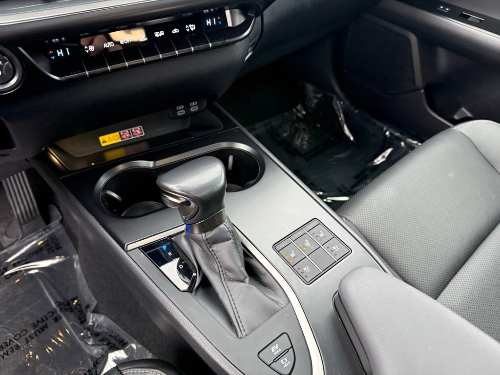 Used 2023 Lexus UX 250h 250h Premium image 13