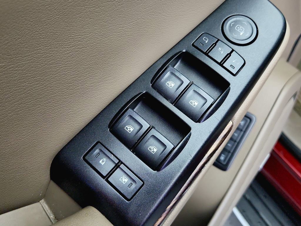 Used 2018 GMC Yukon SLT w/ Premium Edition image 31