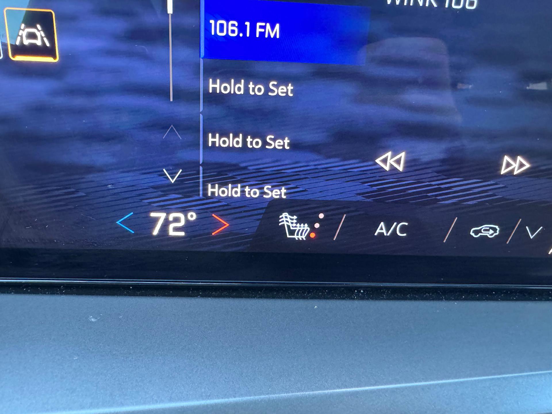 Used 2025 Chevrolet Traverse LT image 32