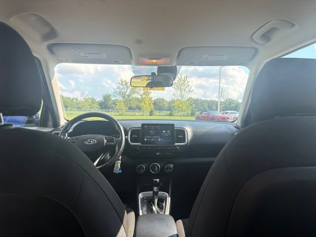 Used 2021 Hyundai Venue SEL FWD image 13