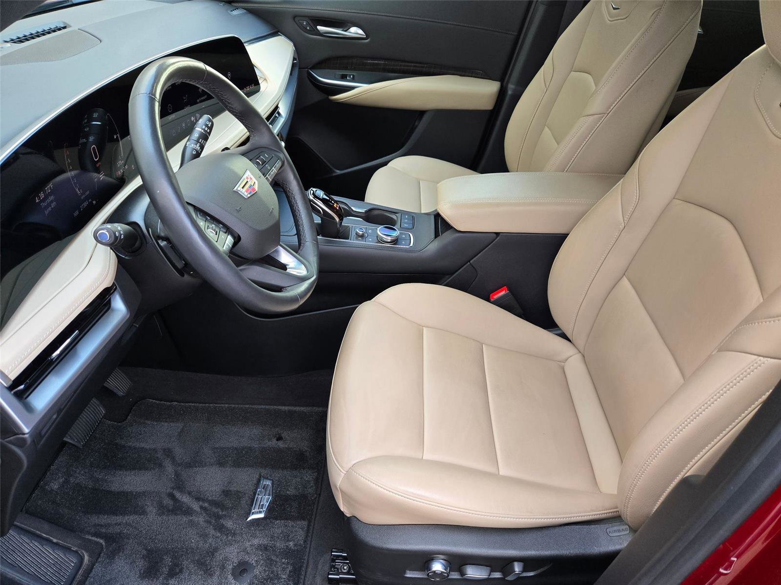 Used 2024 Cadillac XT4 Premium Luxury w/ Cold Weather Package FWD image 10