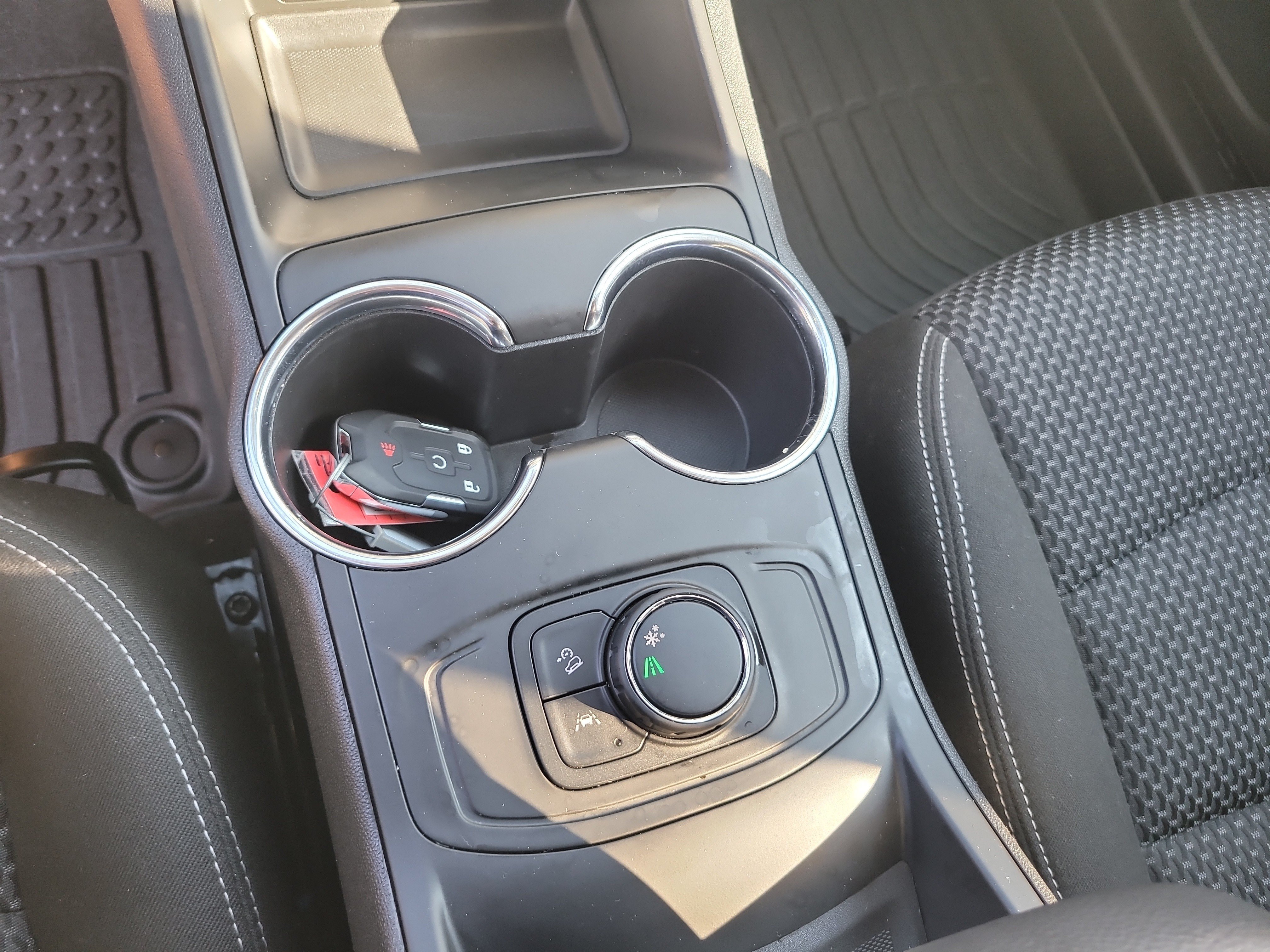 Used 2023 GMC Terrain SLE FWD image 25