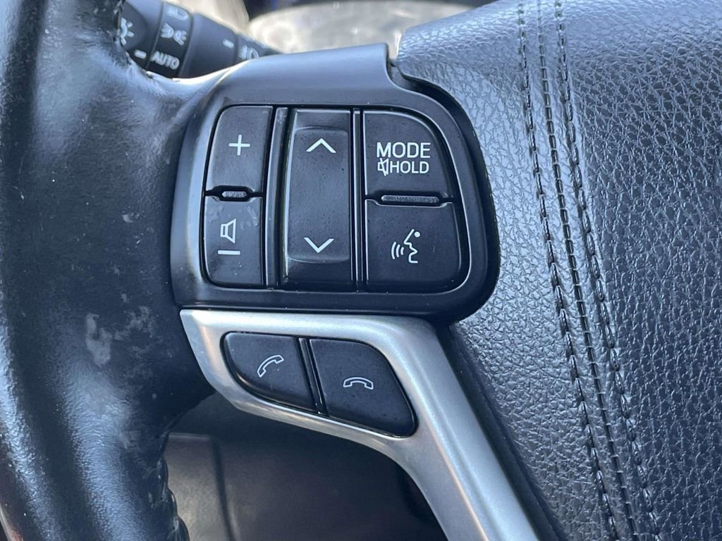 Used 2018 Toyota Highlander Limited AWD/4WD image 26