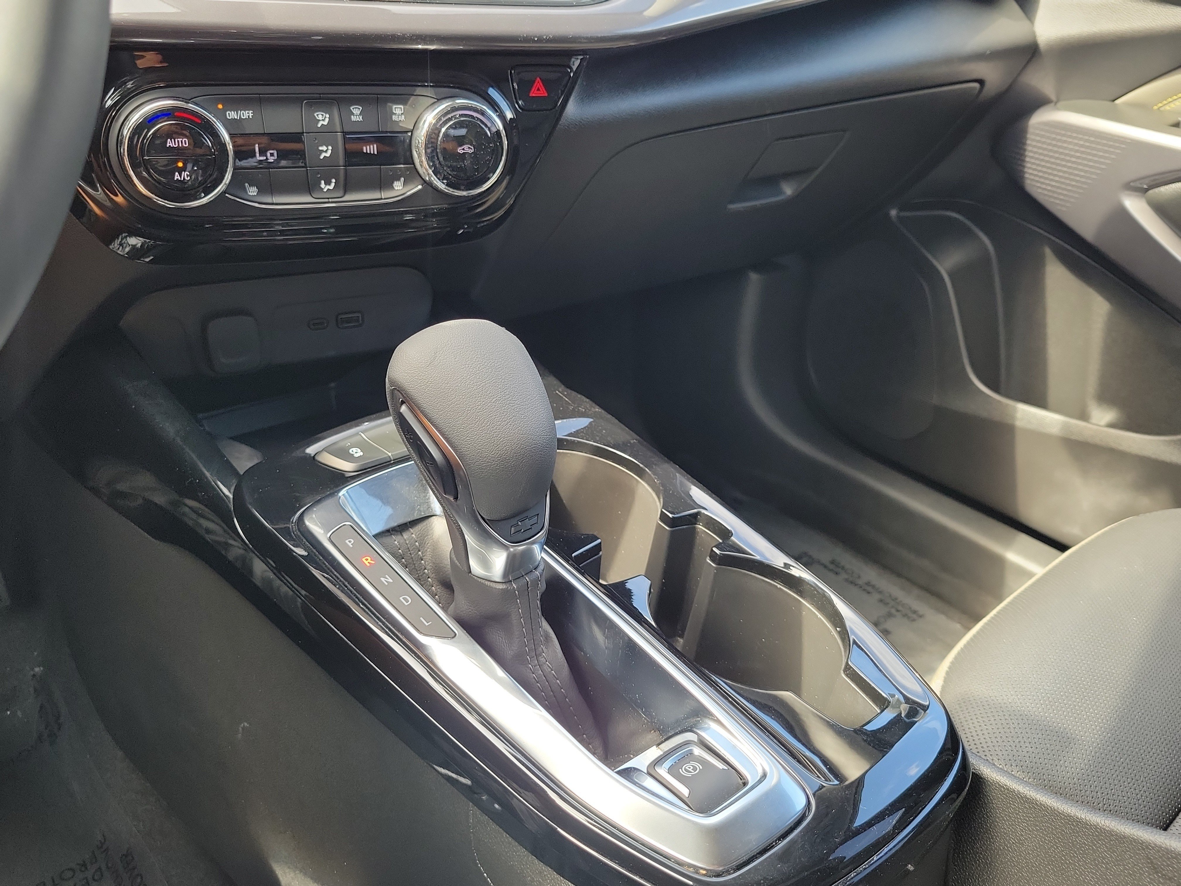 Used 2025 Chevrolet Trax ACTIV w/ Sunroof Package FWD image 28