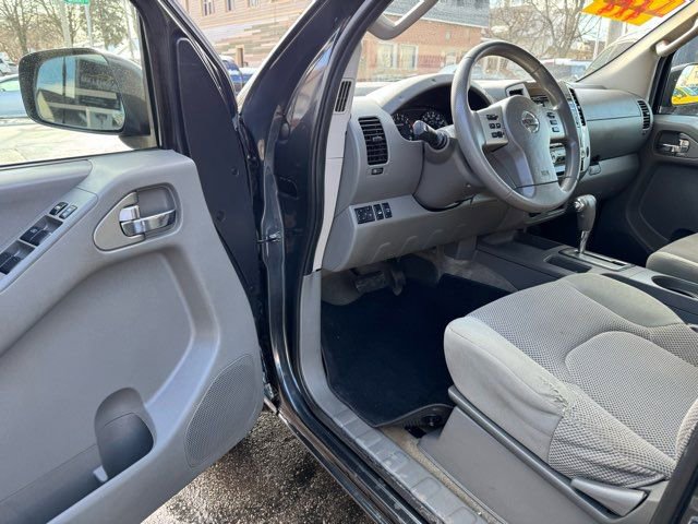 Used 2013 Nissan Frontier SV image 8