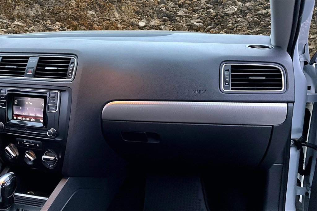 Used 2018 Volkswagen Jetta S w/ Cold Weather Package image 9