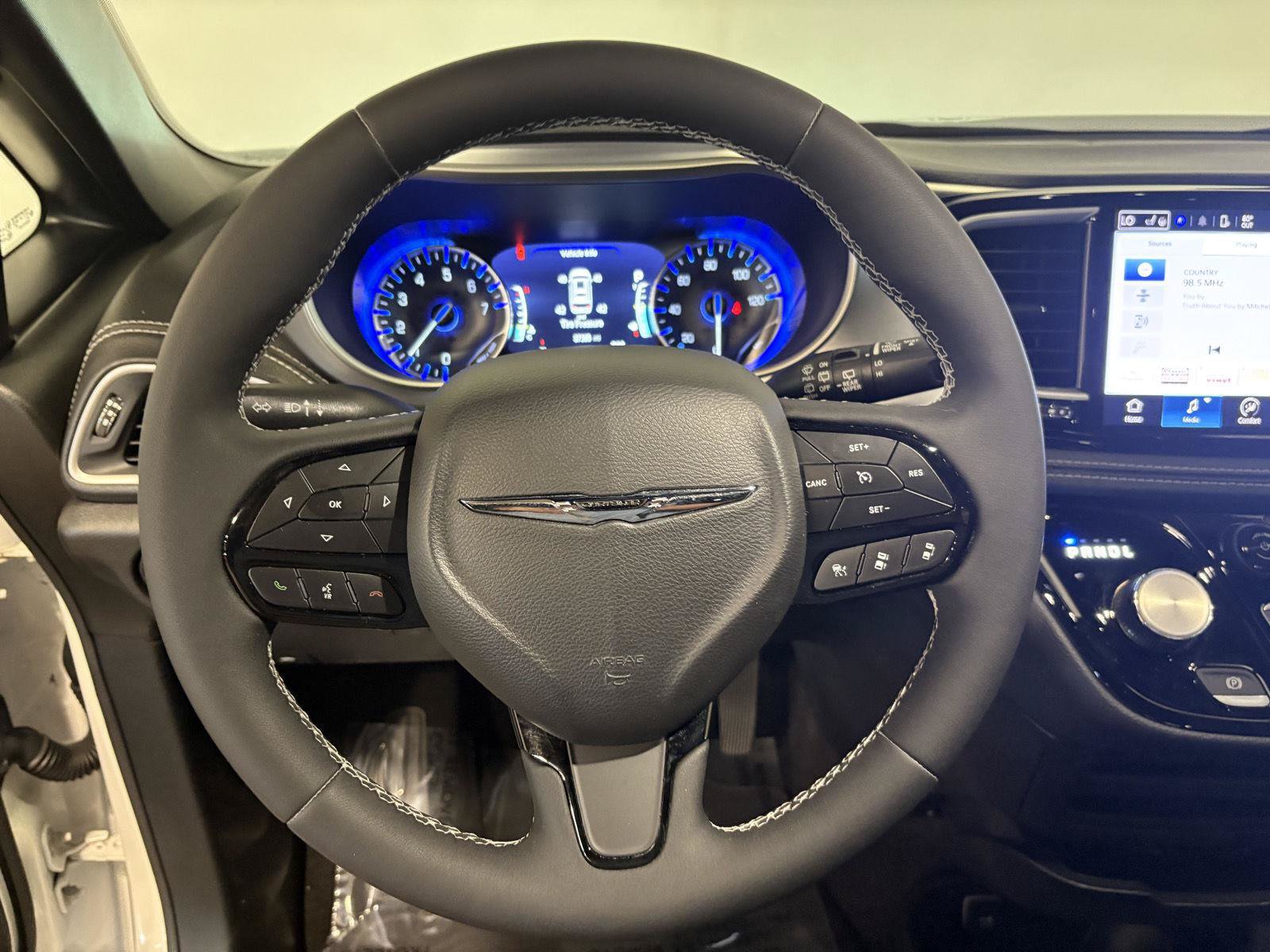 Used 2023 Chrysler Pacifica Touring-L w/ S Appearance Package FWD image 14