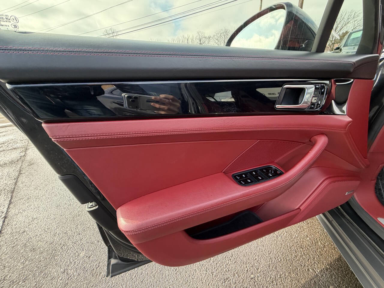 Used 2017 Porsche Panamera image 35