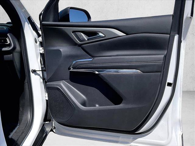 Used 2024 Chevrolet Traverse LS FWD image 18