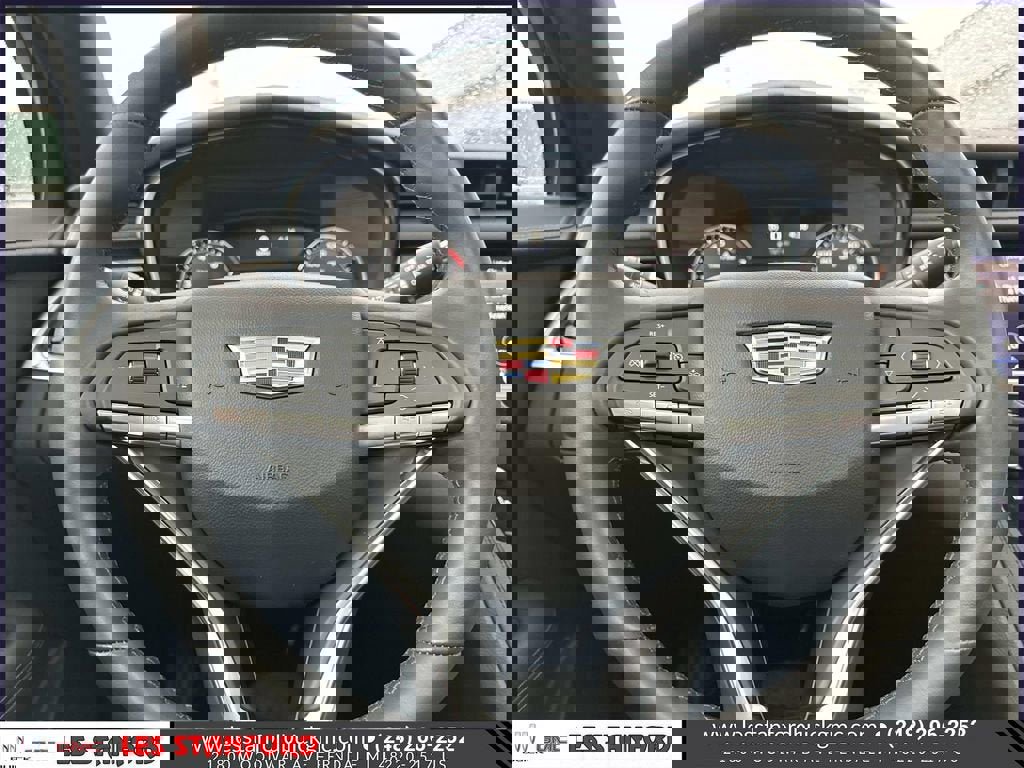 Used 2025 Cadillac XT6 Luxury AWD/4WD image 23