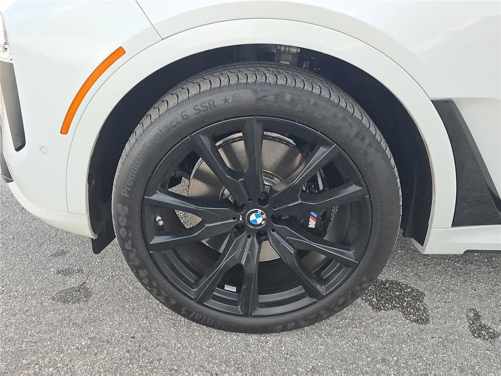 Used 2025 BMW X7 xDrive40i w/ M Sport Package AWD/4WD image 28