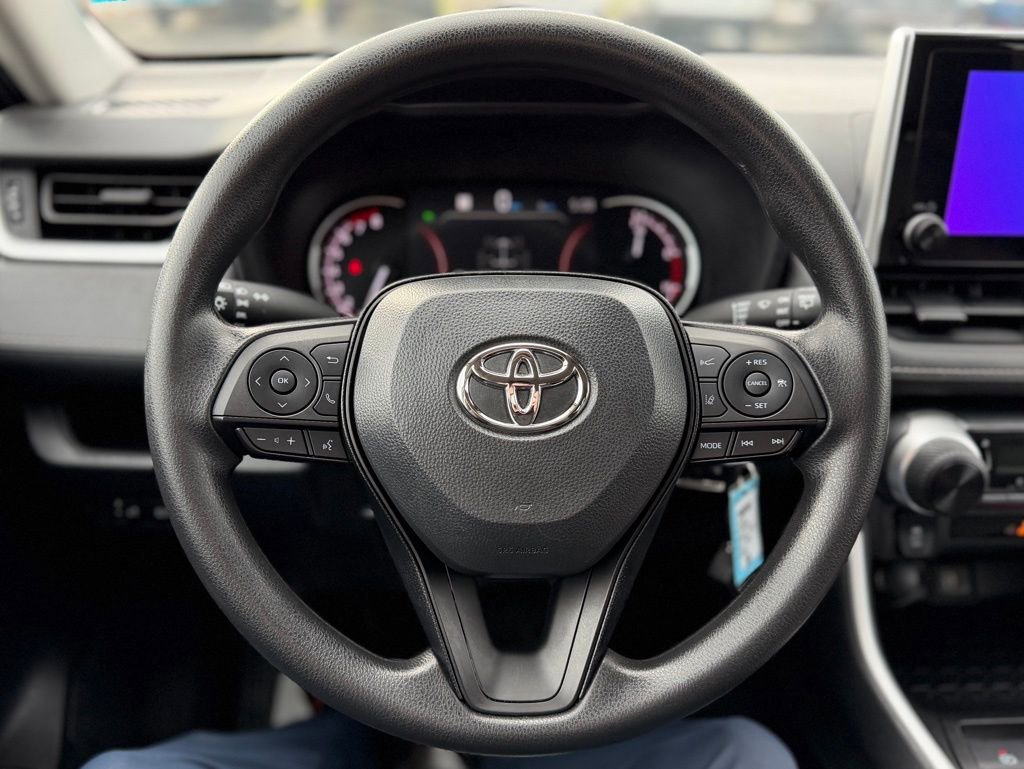 Used 2023 Toyota RAV4 LE AWD/4WD image 11