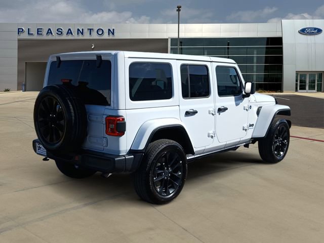 Used 2025 Jeep Wrangler Unlimited Sahara w/ Safety Group image 5