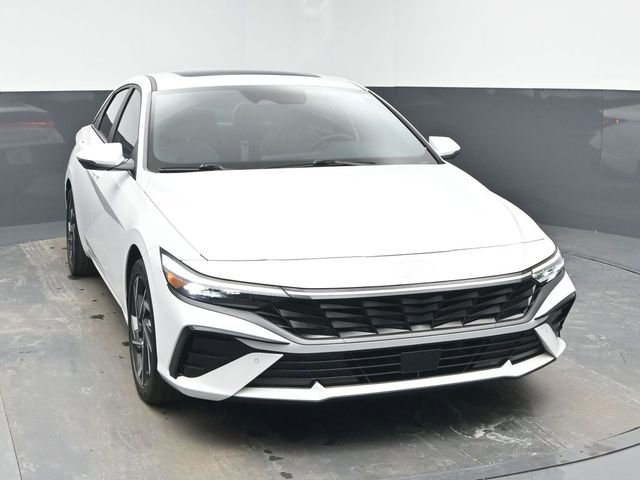 Used 2024 Hyundai Elantra Limited image 2