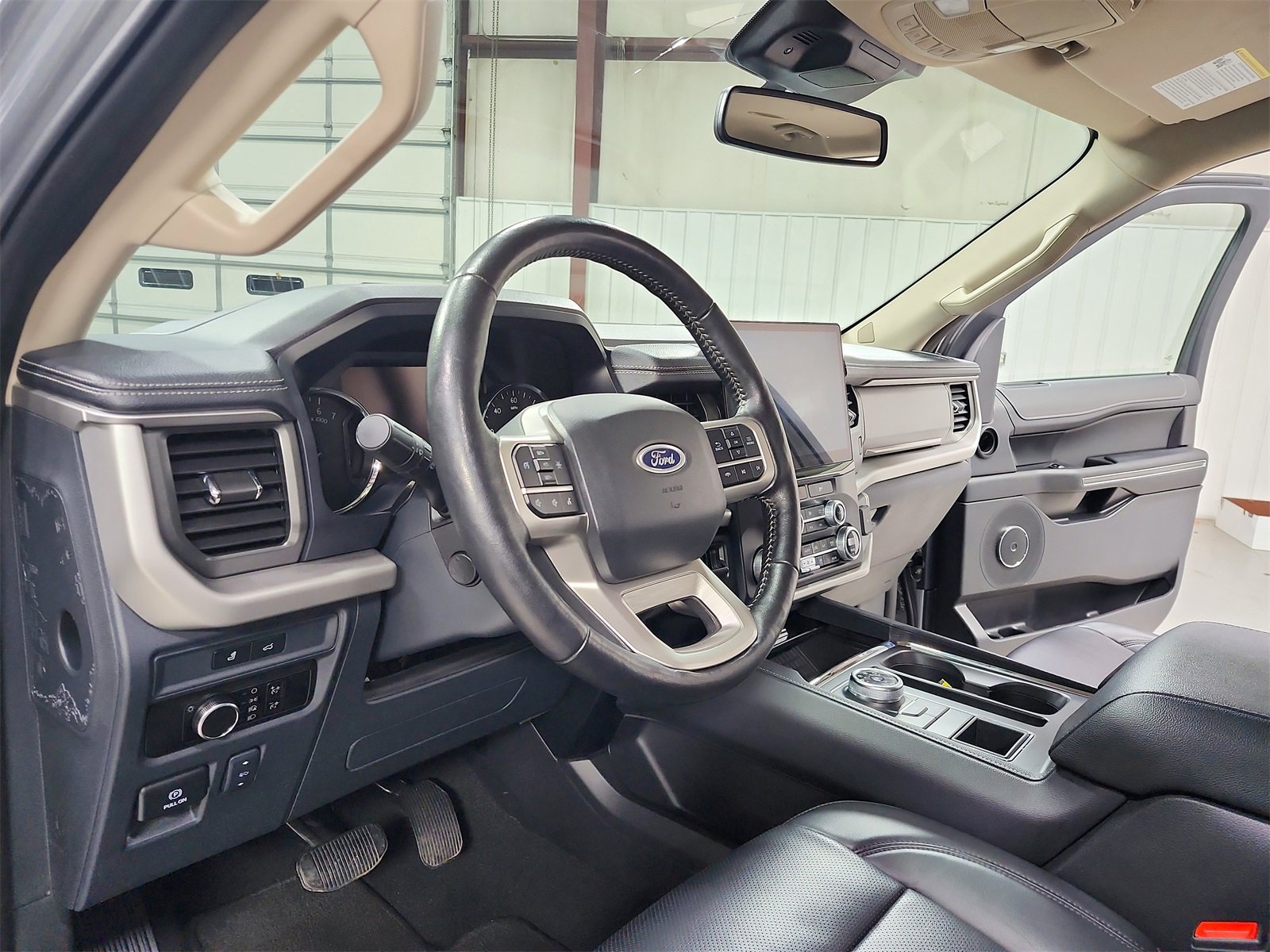 Used 2024 Ford Expedition Max XLT image 18