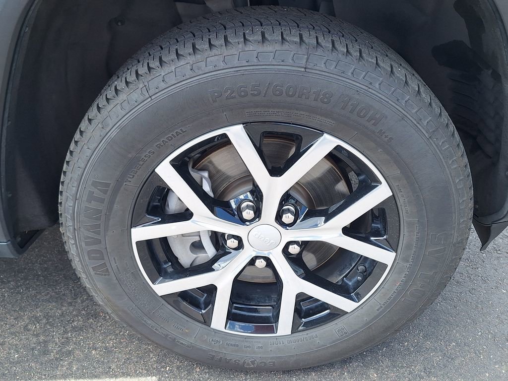 Used 2024 Jeep Grand Cherokee L Limited AWD/4WD image 35