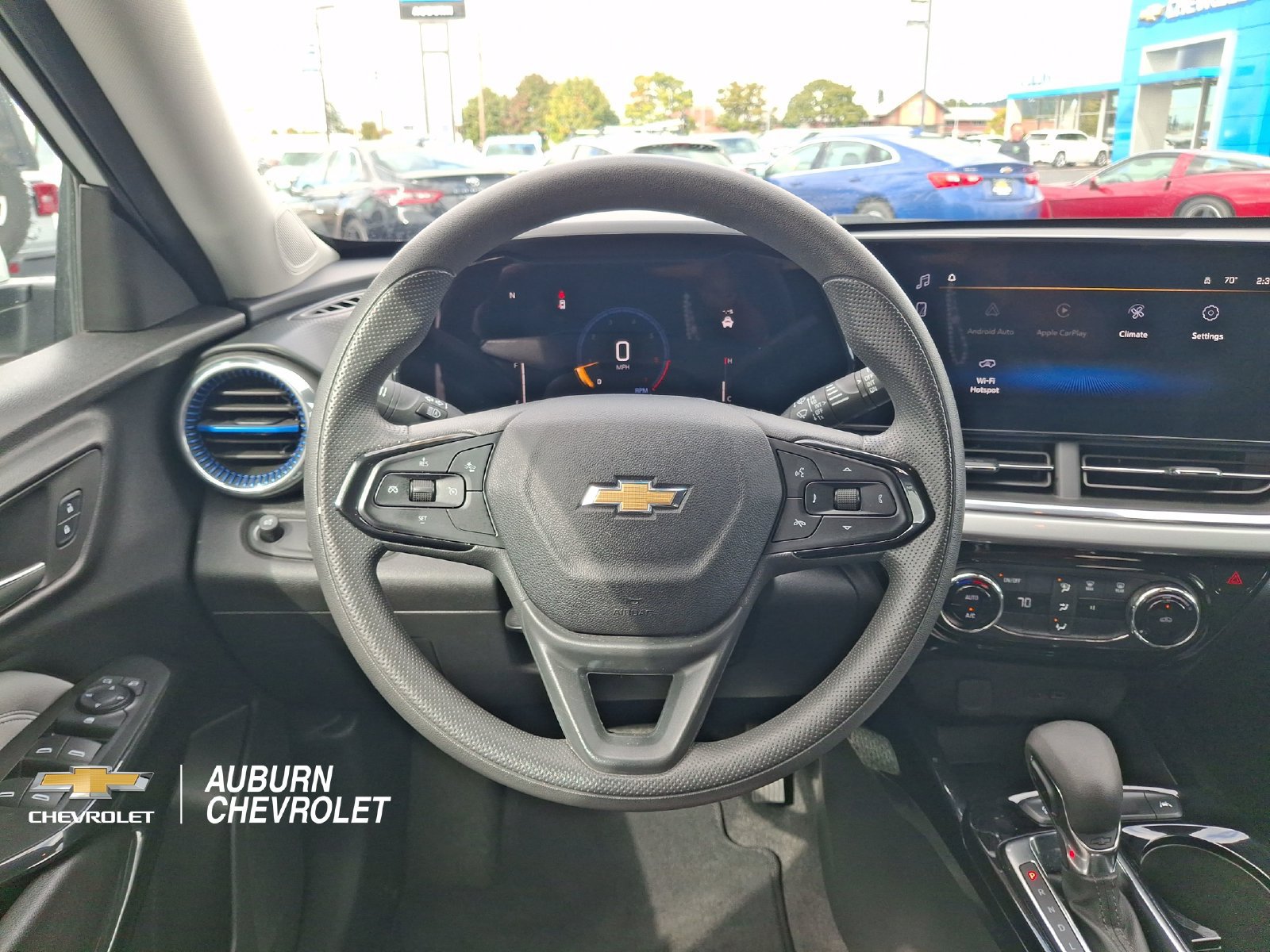 Used 2025 Chevrolet Trax LT FWD image 10