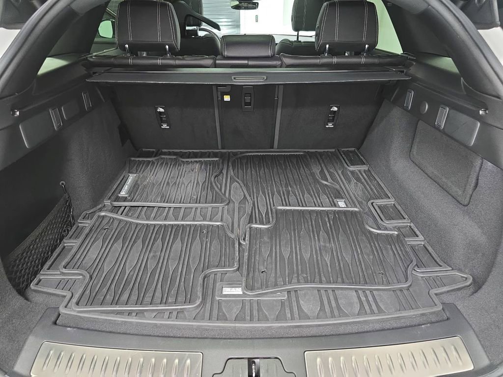 Used 2022 Land Rover Range Rover Velar R-Dynamic S AWD/4WD image 30