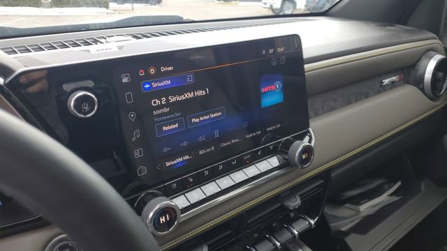 Used 2024 Chevrolet Colorado ZR2 w/ ZR2 Convenience Package III AWD/4WD image 15