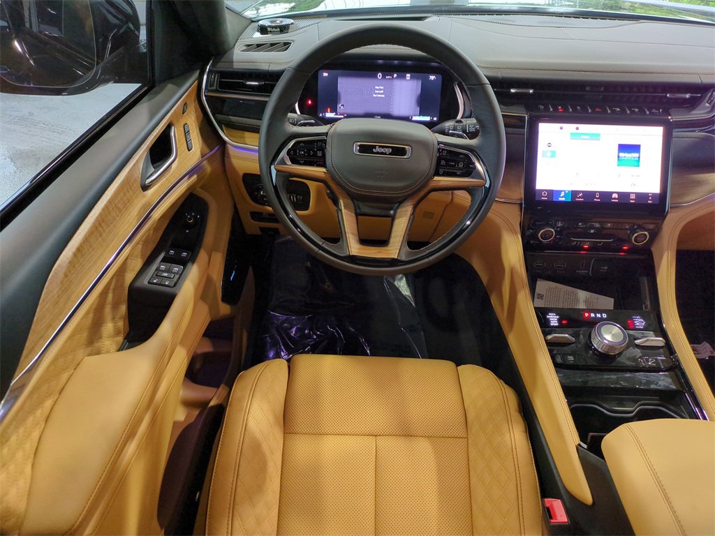 New 2025 Jeep Grand Cherokee Summit image 17