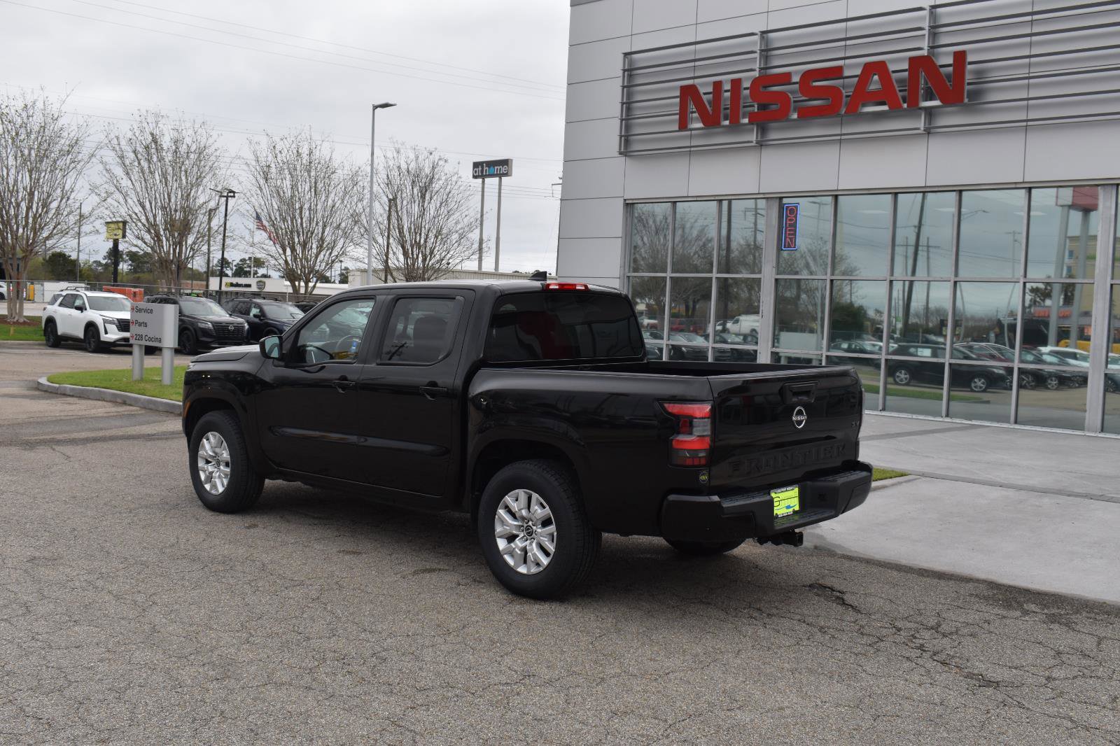 Used 2022 Nissan Frontier SV image 4