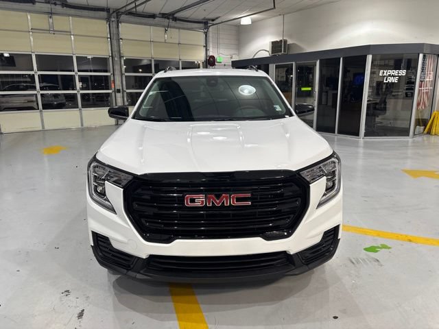 Used 2024 GMC Terrain SLE w/ Driver Convenience Package AWD/4WD image 3