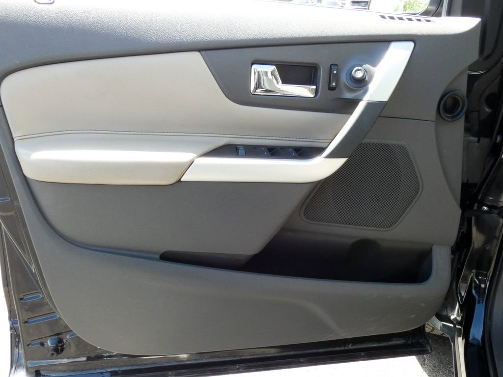 Used 2013 Ford Edge Limited w/ Driver Entry Pkg FWD image 11