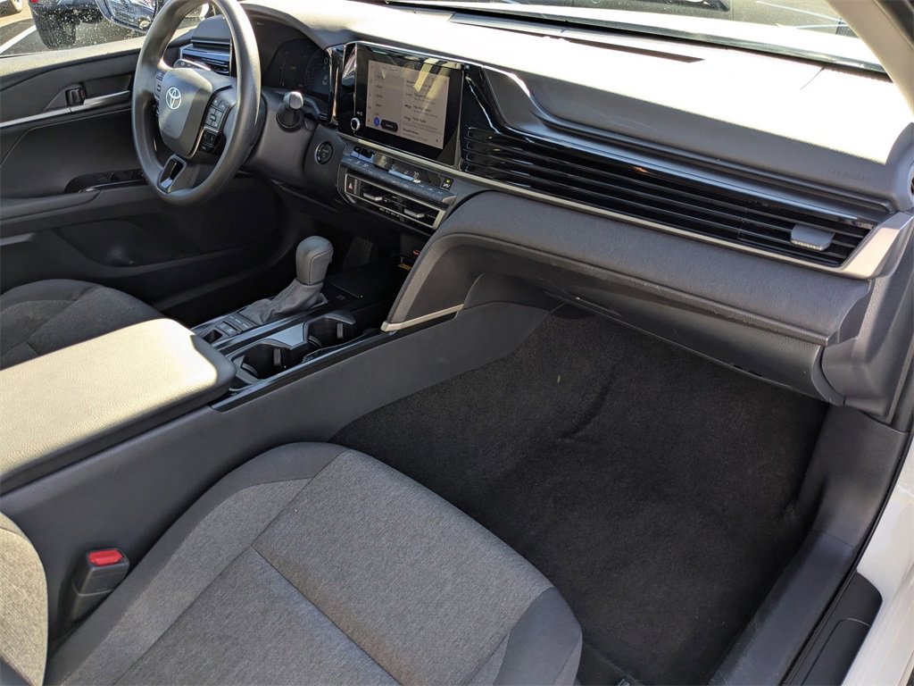 Used 2025 Toyota Camry SE image 33