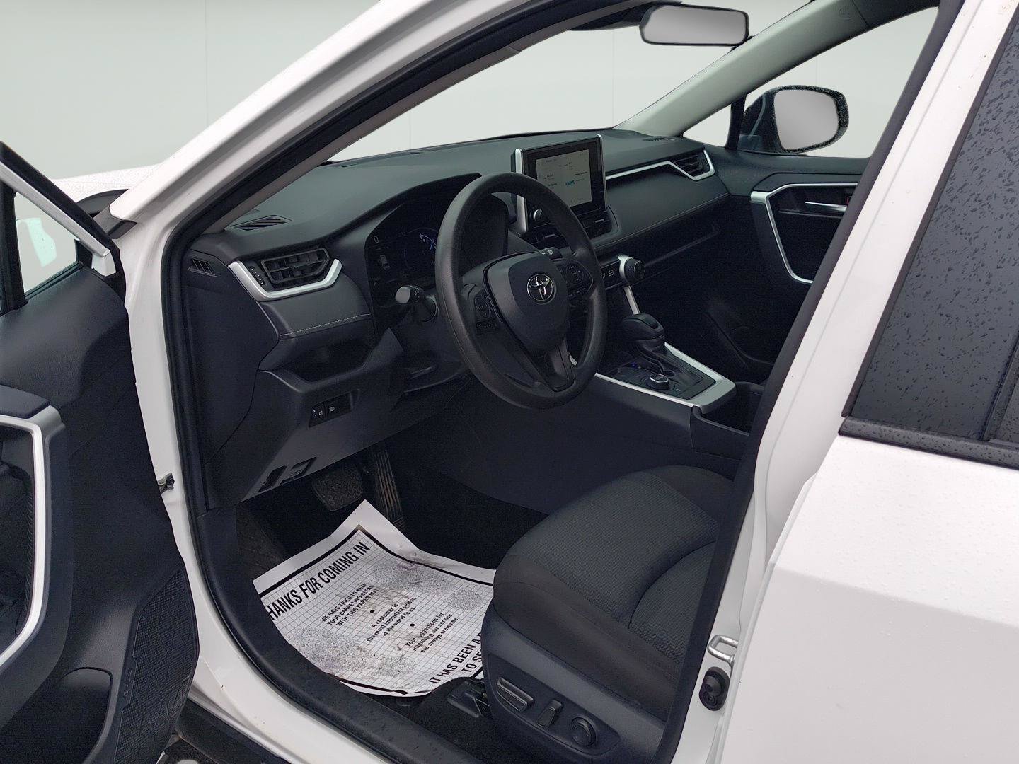 Used 2025 Toyota RAV4 XLE AWD/4WD image 5